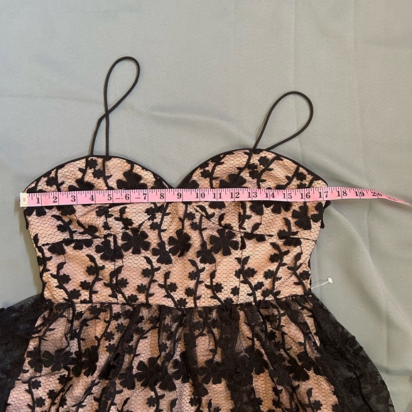 Floral Embroidered Tiered Dress Endless Rose size L NWT - Picture 12 of 14